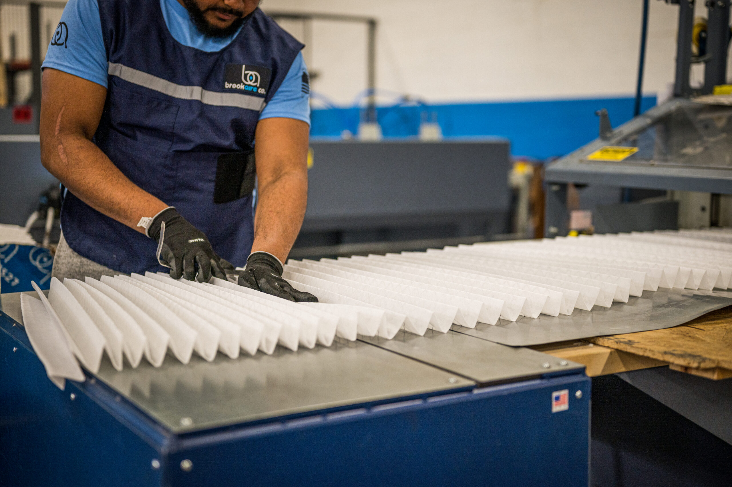 Pleating of air filter media